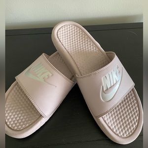 Nike Benassi Size 9 Women’s Sandals/Slides